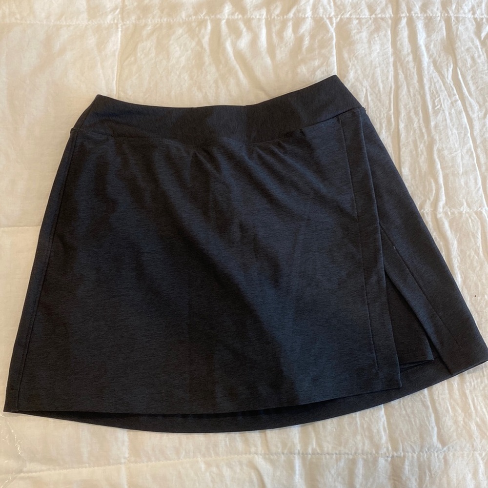 Outer Voices Court Skort Size S